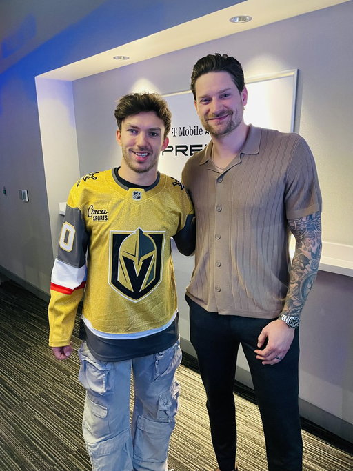 Pierre Gasly 🤝 Adin Hill 

#VegasBorn | #LasVegasGP 