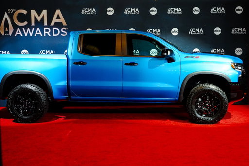 At the CMA Awards, kind of nervous🤭 