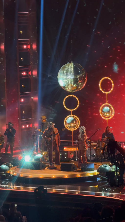 We love to see @ChrisStapleton and @mirandalambert sharing the stage at the #CMAawards. ✨ 