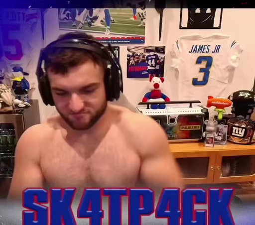 Cam celebrated 10,000 subs on Twitch by drinking an energy drink out of his worn cleat 😭

🎥: @camskattebo5 / @NFL_DovKleiman 