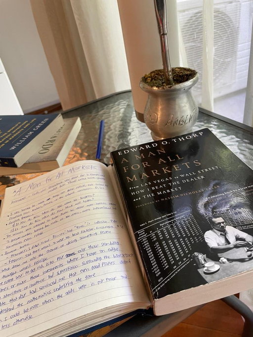 Edward Thorp is an outstanding individual:

- Invented card counting in Blackjack.
- Is 93 years old, yet looks like he's 60.
- Predicted Buffett's rise and Madoff's fall.
- Ran a fund for 20ys; only had 3 months down.

Thread with some of his brilliant anecdotes: 
