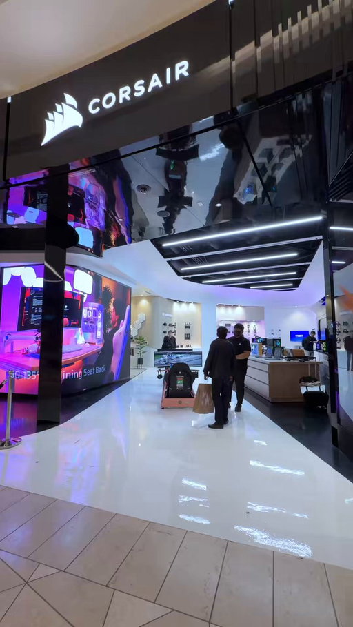 Checking out @CORSAIR’s FIRST retail store!

📍 Westfield Valley Fair Mall | Santa Clara, California 