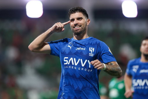 🚨 #mufc have been given renewed hope in their attempts to sign Rúben Neves from Al Hilal as soon as January.   

A deal worth £18M is on the table which is seen as a lower price as some of the other midfielders on the list. Newcastle are also interested in the Portuguese international.  (@MarkBrusCOS) #mufc