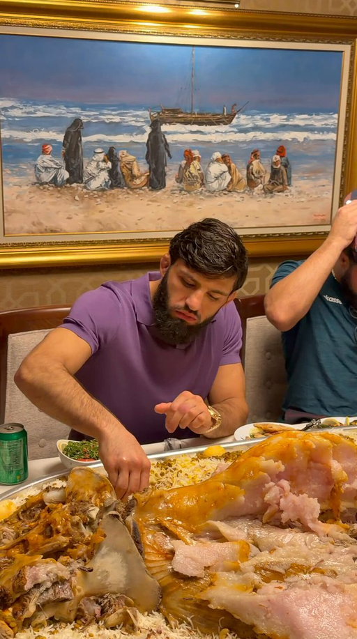 😛🐪 Arman Tsarukyan goes straight from the cage to camel meat #UFCQatar 