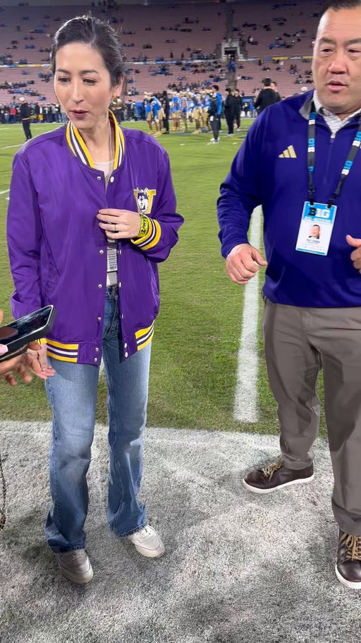 Lifelong Dawg fan @minakimes showing love! 