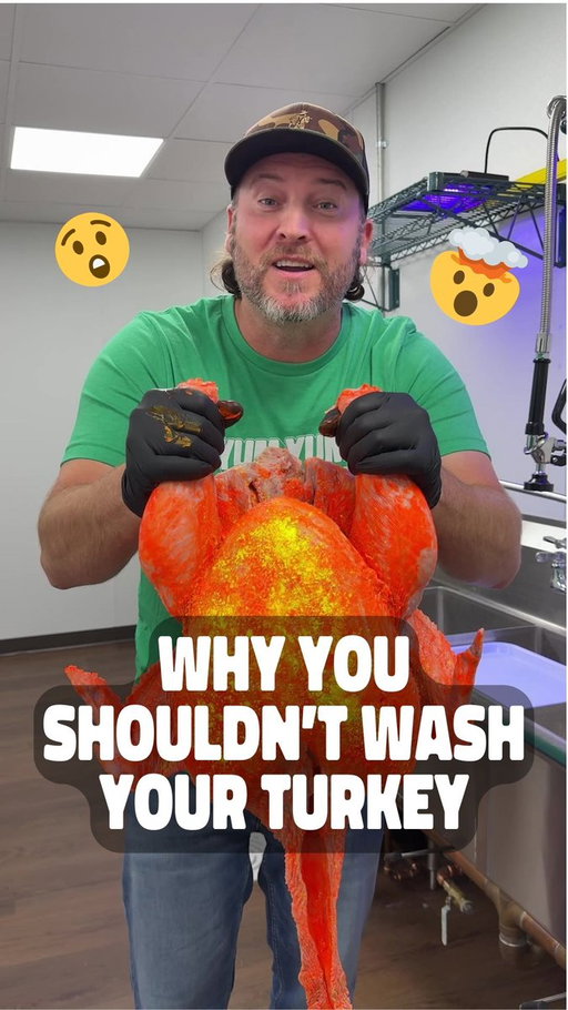 I wanted to show you a little demonstration of why you shouldn't wash your turkey, plus a tip for when you're cooking your bird this #Thanksgiving! 🤯 