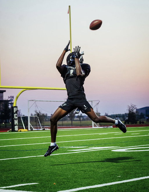 After returning to Eugene this weekend, 5-star WR Jalen Lott's father James Lott tells Rivals his recruitment is shut down

More: https://t.co/x0FBluoboO 