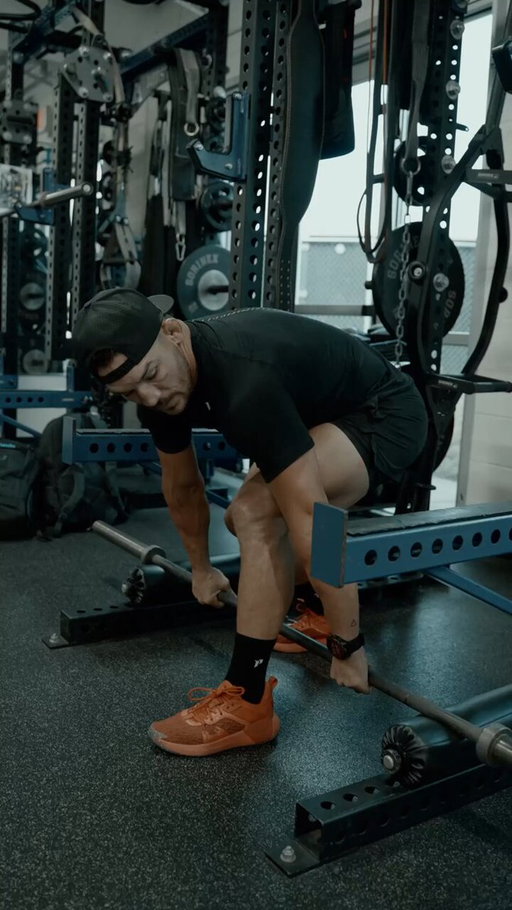 #workoutoftheday static hold... not as fun as it looks.
-
Walk On.
-
See you at the top! 