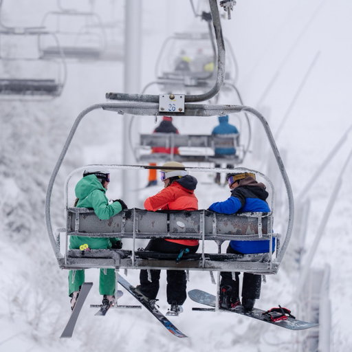 Grateful today for all of the employees across @alterramtnco destinations that keep the mountains running.

Now open for skiing/riding:
@Arapahoe_Basin 
@WinterPark 
@MammothMountain 
@Sugarbush_VT 
@StrattonResort 

Opening today 🎉
@MontTremblant 
@SolitudeMTN 

Thursday, December 11, 2025, is the last day to purchase a 25/26 Ikon Pass: https://t.co/JlcGifGJv9 

📷: Felix Burke, @MontTremblant