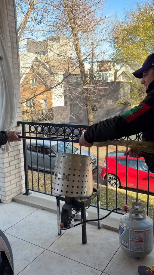 .@PFTCommenter’s bird spa is open for business! Happy Thanksgiving everyone! 