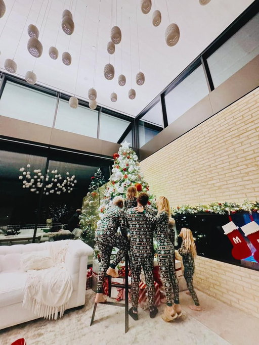 Christmas tree is up, kids are wired and yes… we’re all wearing matching pajamas. I’m looking like the world’s most festive hostage. But honestly, decorating the tree with this crew is the best chaos I could ask for. 