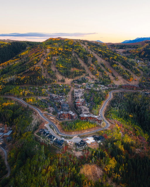 🍂❄️ @Deer_Valley's #ExpandedExcellence terrain expansion looked stunning this fall while waiting for snow to fall 

This winter, experience:
🚡 10 new lifts
🎿 80+ new ski runs
🏔️ A brand-new East Village base just 40 minutes from Salt Lake City

📷: Cody Conk, October 2025 
