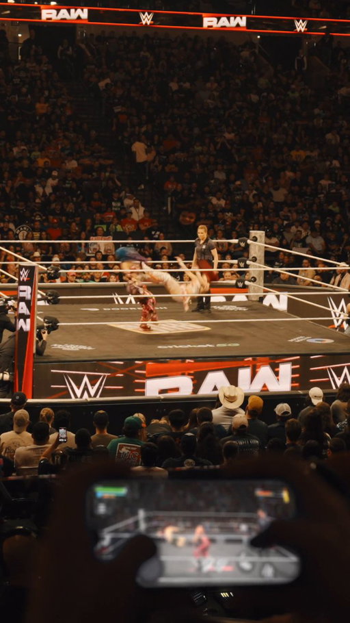 Playing as IYO SKY while watching her at #WWERaw 🔥

With WWE 2K25: Netflix Edition, the WWE goes wherever you go. Play NOW on mobile devices! 