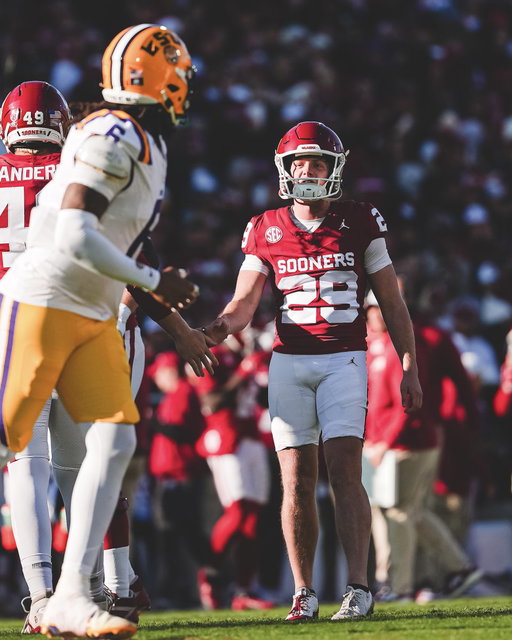 VOTE TATE 🗣️

@LouGrozaAward 🗳️ http://ouath.at/SandellGroza 