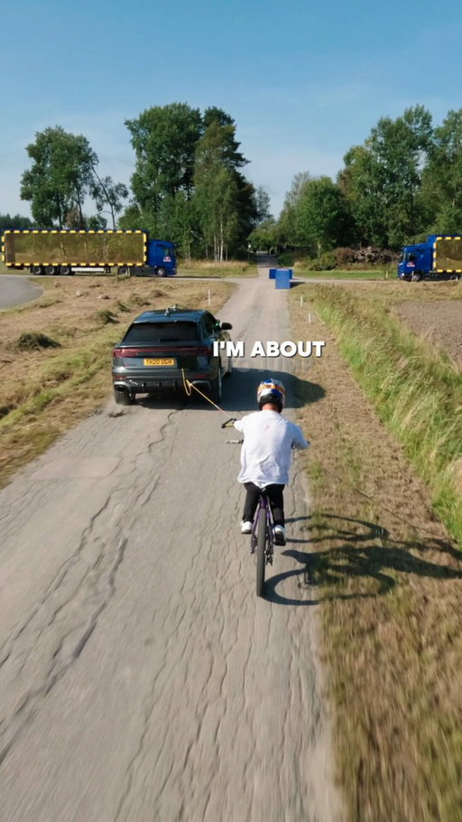 timing the trucks is a sport of its own 👏

🚲: Matt Jones
📍: Red Bull UK 