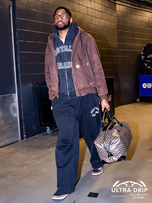 Hoodies were the move tonight. 

#ForTheDistrict | @MichelobULTRA 