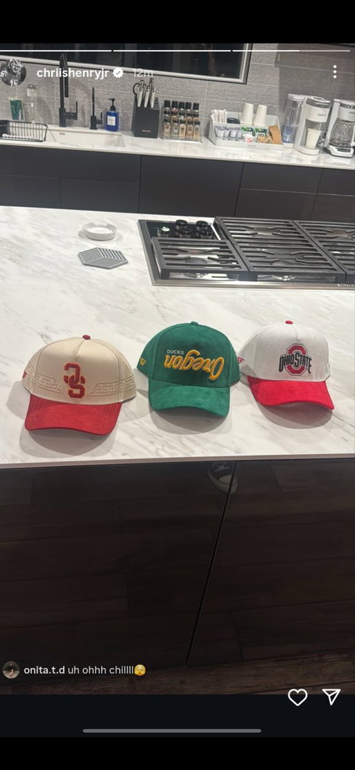 Five-star Ohio State WR commit Chris Henry Jr. has his hats ready for National Signing Day

@Rivals 

https://t.co/2HS0lpzifV 