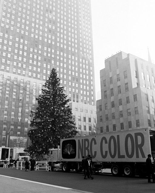 A timeless tradition that never fades. ✨ Christmas in Rockefeller Center LIVE tonight 8/7c | NBC and Peacock 