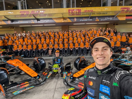 Team 🧡

#McLaren | #AbuDhabiGP 🇦🇪 | @MadeByGoogle 