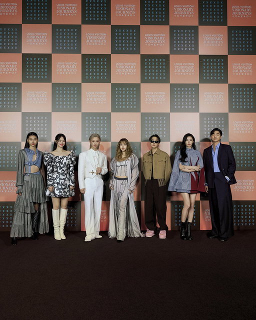 Discover an exclusive first look at Lisa, j-hope, Felix, Gianna Jun, Gong Yoo, Mina Shin, and Hoyeon together at LV The Place Seoul in Shinsegae The Reserve for the opening celebration of Louis Vuitton Visionary Journeys.

#Lisa #jhope #Felix #GiannaJun #GongYoo #MinaShin #Hoyeon #VisionaryJourneys #LVThePlace #Seoul #LouisVuitton