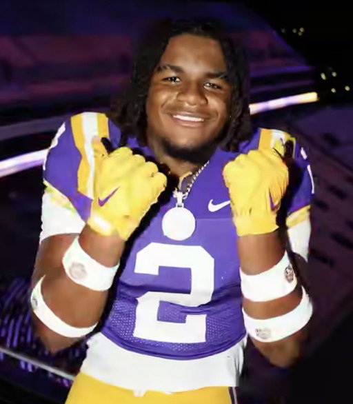 NEWS: After a strong push by Ole Miss, 4-star DL Deuce Geralds has decided to stay with LSU and sign with the Tigers. 

“It’s bigger than football because of my family and our roots in Baton Rouge.”

Story: https://t.co/nuK9l3APfG 