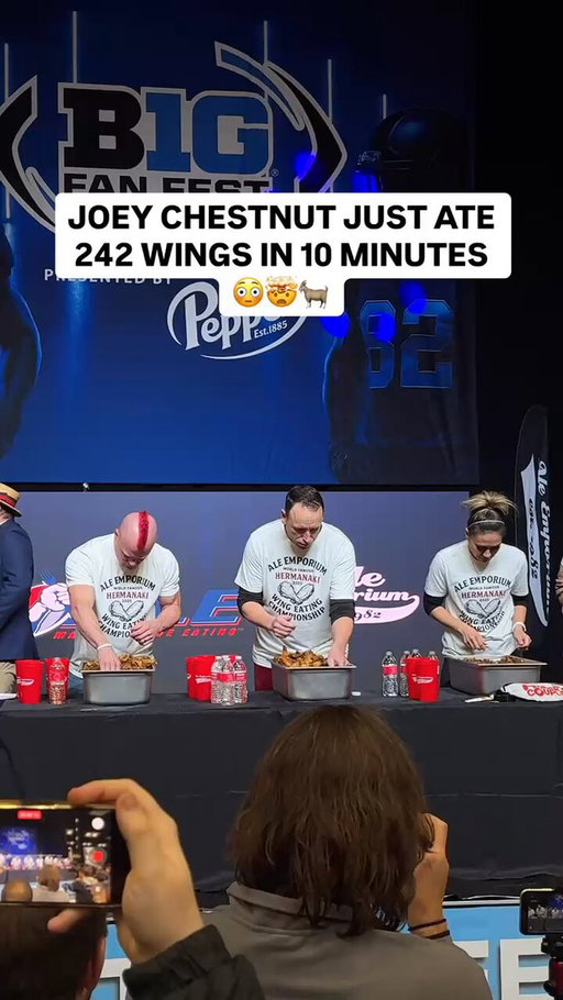 JOEY CHESTNUT JUST ATE 242 WINGS IN 10 MINUTES AT THE BIG TEN FAN FEST

@bigten 