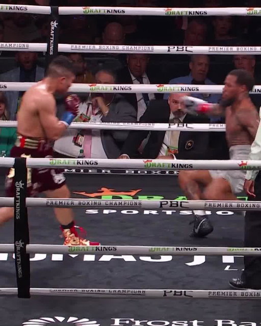 With a lethal left hook @IsaacPitbull98 gives Lamont Roach the first KD of his career.

📺 Order #PitbullRoach  now: https://t.co/m4NghCxI6w 