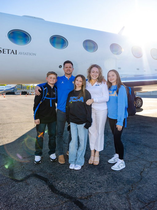The Chesney Family is in L.A.! 🙌

#GoBruins | @CoachBobChesney 
