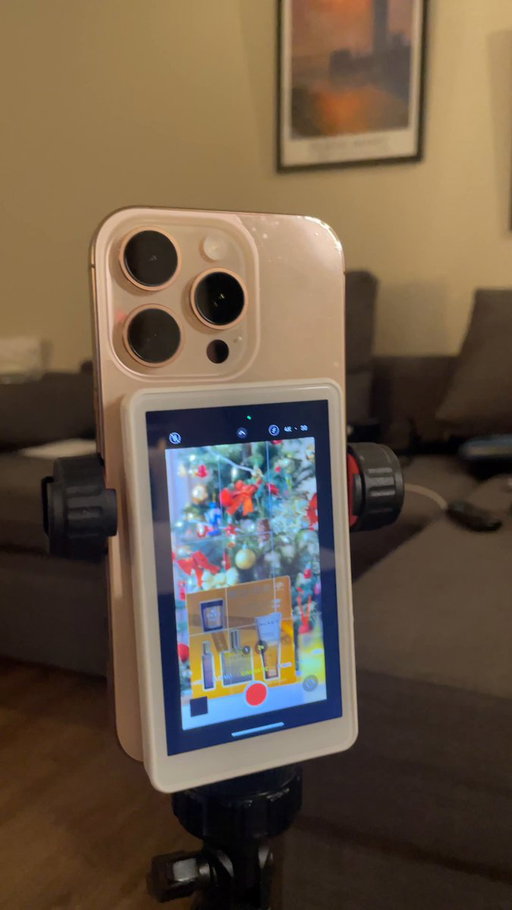 Adding this gadget has made filming with back camera sooo much easier ❤️ 
Thanks to @ugcfarasoa for putting me on ✨✨✨

#ugc 