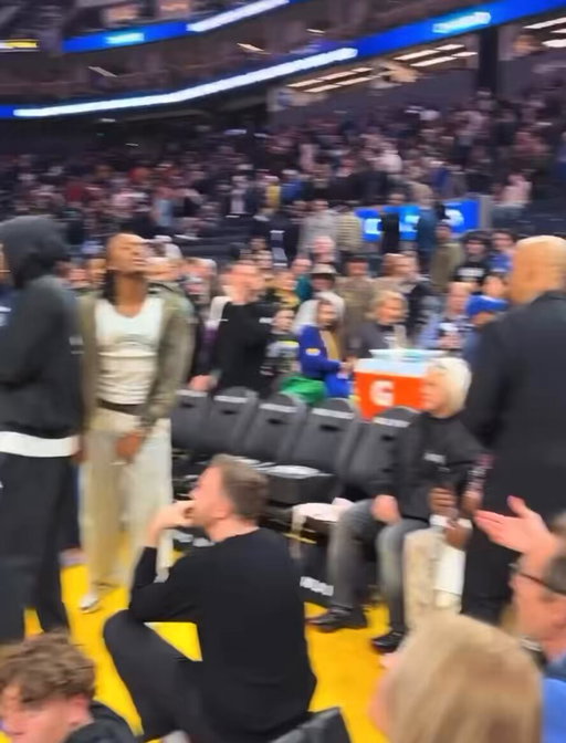 Anthony Edwards getting yelled at by a Warriors fan last night. 