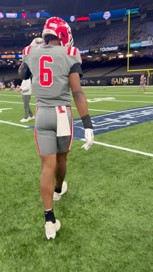 5-star TE Ahmad Hudson sporting the Ole
Miss towel and LSU gloves as Ruston aims to bring the hardware back home https://t.co/HvnGpPElK9 