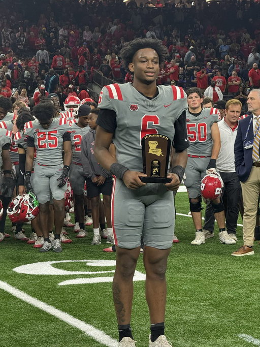A well deserved Most Outstanding Player for Ruston 5-star TE Ahmad Hudson

6 catches 179 yards and a TD. So many big grabs and plays made, and excellent blocks from No 1 TE in America for 2027 https://t.co/HvnGpPElK9 