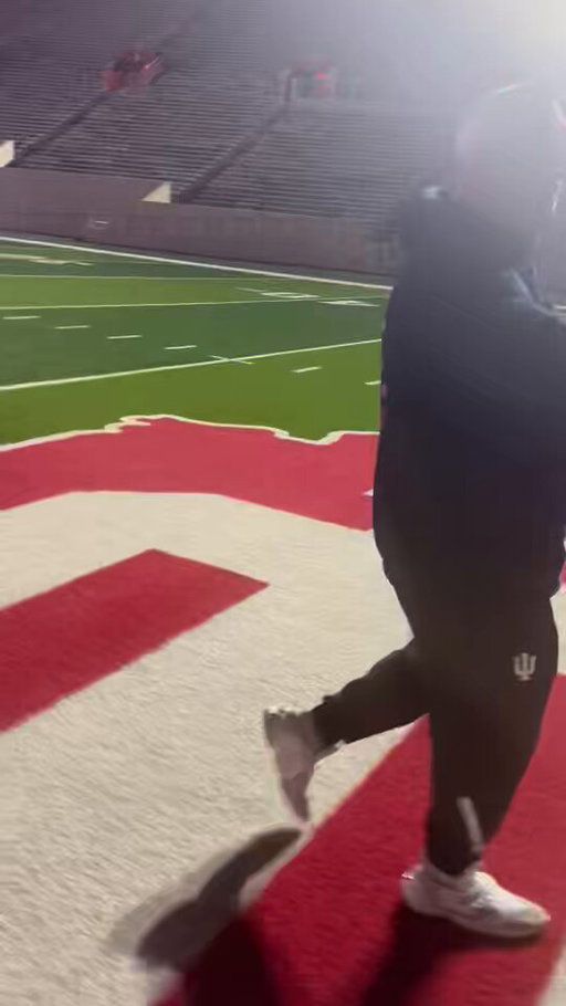 Blessed to get the Heisman Winner’s hands under my butt! So sick 