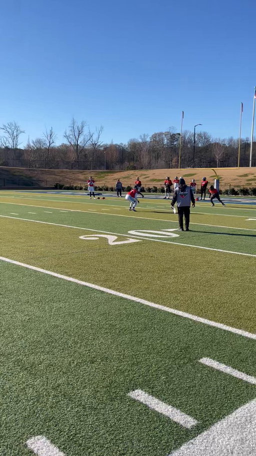 Clemson S signee Kentavion Anderson in 1v1’s at Shrine Bowl of the Carolinas practice https://t.co/CjG9kDkdTa 