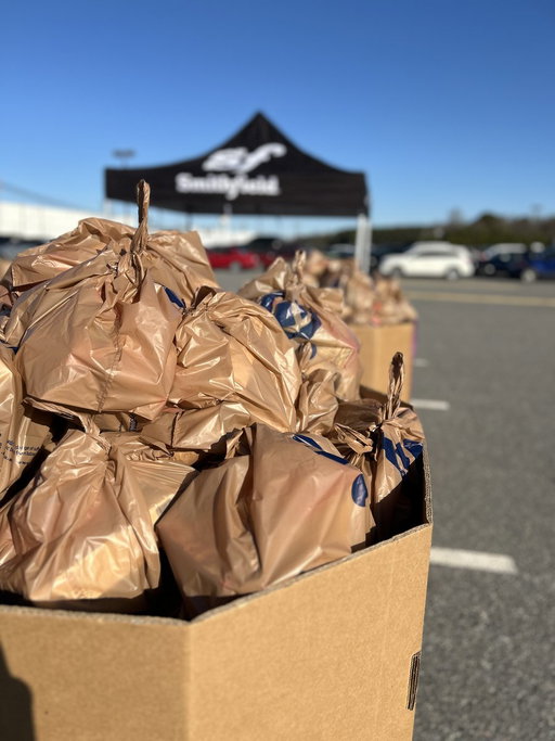 Today, as part of our Season for Serving initiative, we teamed up with our friends at Kroger to distribute 1,000  holiday hams and grocery bags of classic side dishes to our neighbors in the Tidewater region. Supporting our neighbors in need is at the heart of who we are. 