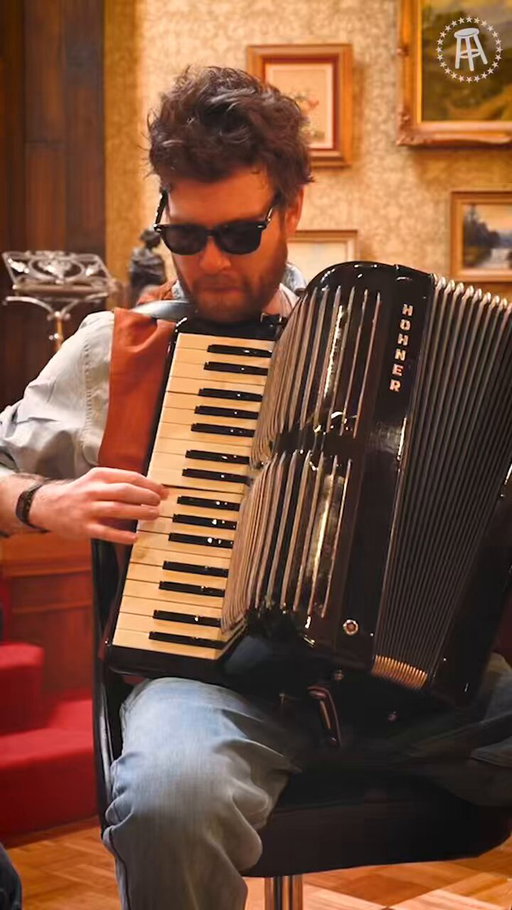 Really really good feedback from teach during my first accordion lesson. 

New Resdiscovering America out NOW

 