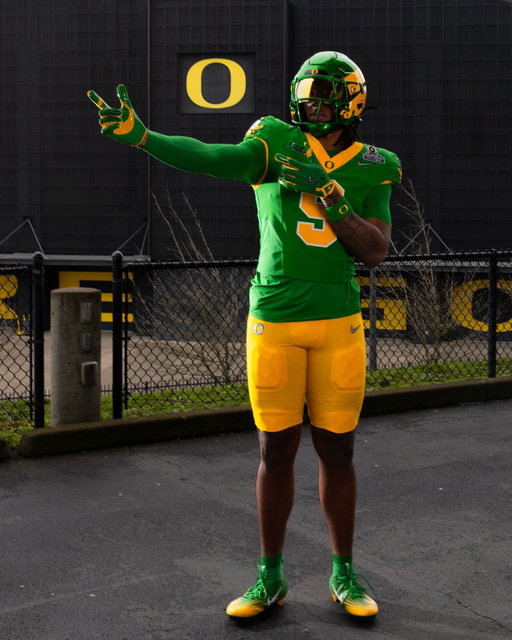 True to tradition. 

#GoDucks x @JamariJJ2 