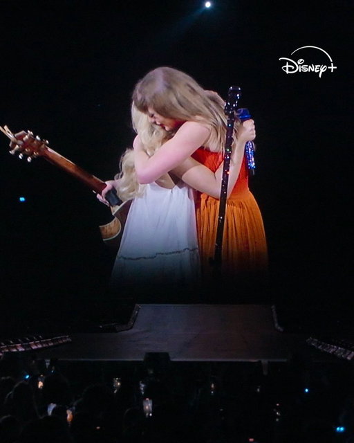 Here’s your first look at episodes 3 &amp; 4 of Taylor Swift’s The End of an Era before they premiere tomorrow at 12am PT. PLUS, as an early gift to fans around the world, the final two episodes will premiere early on December 23 at 12am PT, only on Disney+. #TSTheEndofanEra 