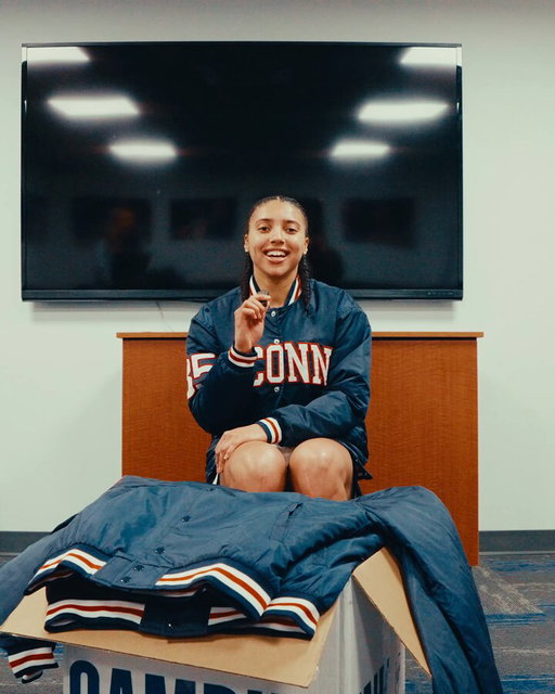 Azzi was in a giving mood! 🎁

She gifted her teammates custom bomber jackets from the @nil_store 

What @UConnWBB player bomber are you wearing? https://t.co/hr4UeBZNOL 