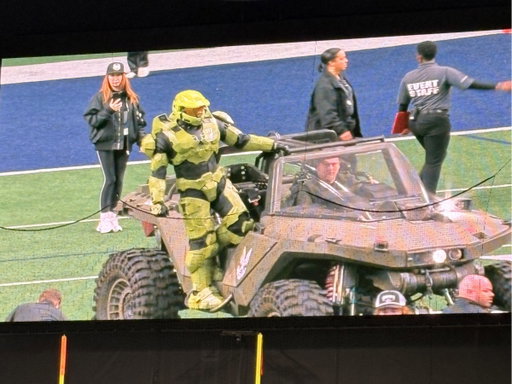 Master Chief delivering a trophy in a Warthog? Only at the Xbox Bowl. 