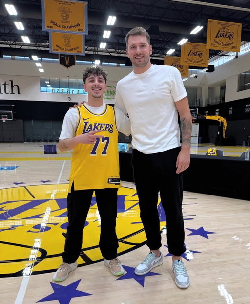 Real recognize real

@FaZeRug 🤝 @lukadoncic 