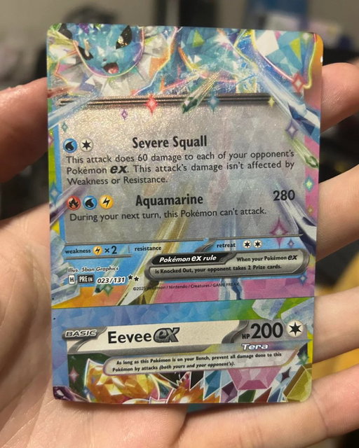 A collector was opening packs of Pokémon cards when he found an Eevee and Vaporeon card merged together 🤯 