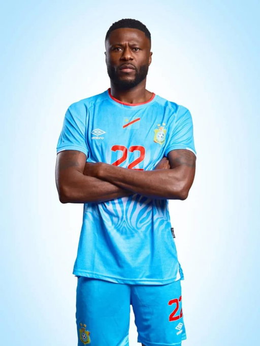 🔥 𝐍𝐎𝐔𝐕𝐄𝐀𝐔 𝐌𝐀𝐈𝐋𝐋𝐎𝐓 – 𝐋𝐄́𝐎𝐏𝐀𝐑𝐃𝐒 🇨🇩🐆 🔥

Plus qu’un maillot, un symbole.
Il raconte notre histoire, unit nos 26 provinces et rassemble la diaspora autour d’une même passion.

Ce nouveau maillot incarne l’identité, la fierté et l’ambition de tout un peuple, prêt à accompagner ses Léopards vers de nouveaux sommets.

🟦🟥🟨 Une nation. Une équipe. Un rugissement.

#NouveauMaillot #LeopardsRDC #Team243 #FecofaRDC #BendeleEkweyaTe #FiersDêtreCongolais