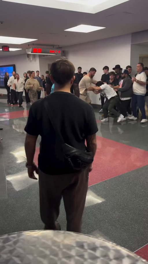 Andrei Arlovski gets in a fight backstage with Jack Doherty at Anthony Joshua vs Jake Paul😳‼️

(Via @violentnoise_ ) 