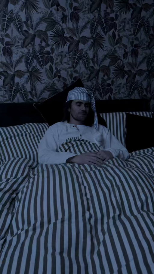 Man thinks burglar is a Christmas ghost 