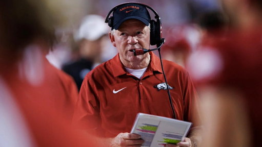 Bill Belichick is expected to hire Bobby Petrino as his new offensive coordinator at North Carolina, a source tells @CBSSports.

(@clowfb and @PeteNakos 1st). 