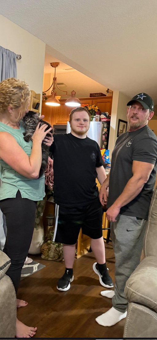 The wife and @Zirksee little brother when she got the kitty aurora. And of course myself. 🫡
And yes, before anyone asks, our youngest has downsyndrome. Happiest kid in the 🌎 
