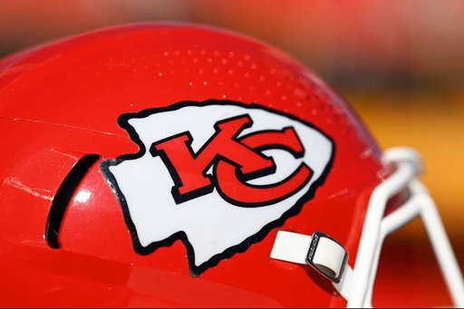 Chiefs President Mark Donovan says the team’s planned domed stadium in Kansas will seat at least 65K, about 10K fewer than Arrowhead Stadium. 

Owner Clark Hunt says the move allows the team to increase luxury suites and amenities to help boost revenue.

https://t.co/uO0cc5zwki 