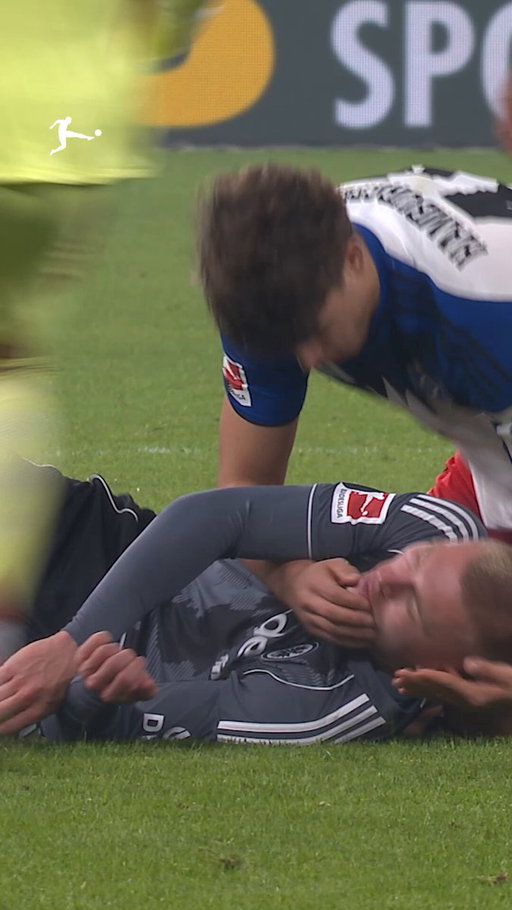 Life-saving intervention ❤️

The Milka #BLFairplay moment for December comes from @HSV's Luka Vušković 👏

#Bundesliga 