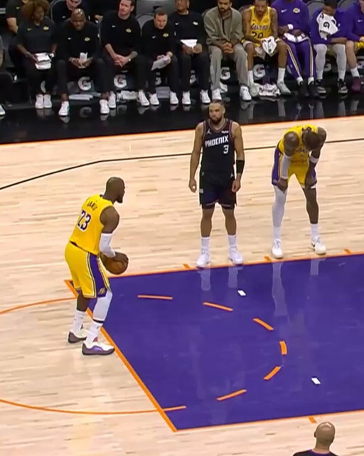 Dillon Brooks high-fived LeBron after he made FT 😂😭 
